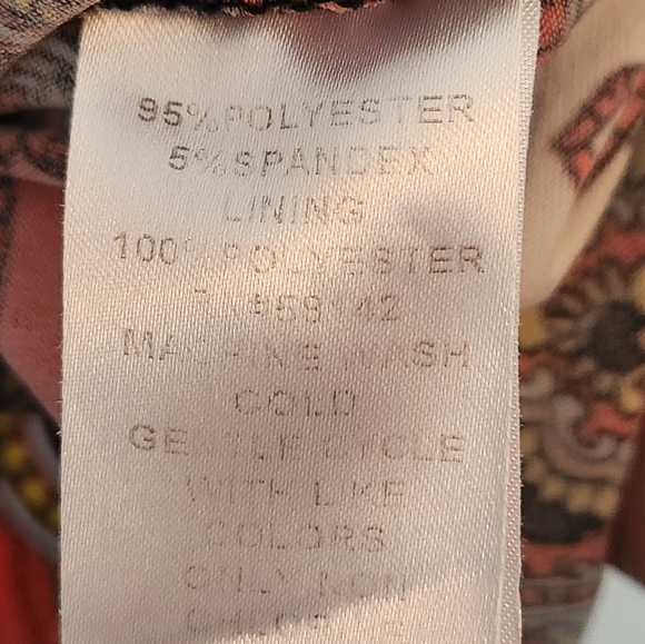 London Times Red and Black Handkerchief Pattern Dress.  Size 4.  BEAUTIFUL PRINT - Picture 5 of 6